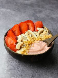 Slimming Strawberry Coconut Smoothie Bowl