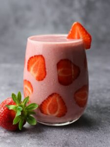 Easy Strawberry Weight Loss Smoothie (No Banana)